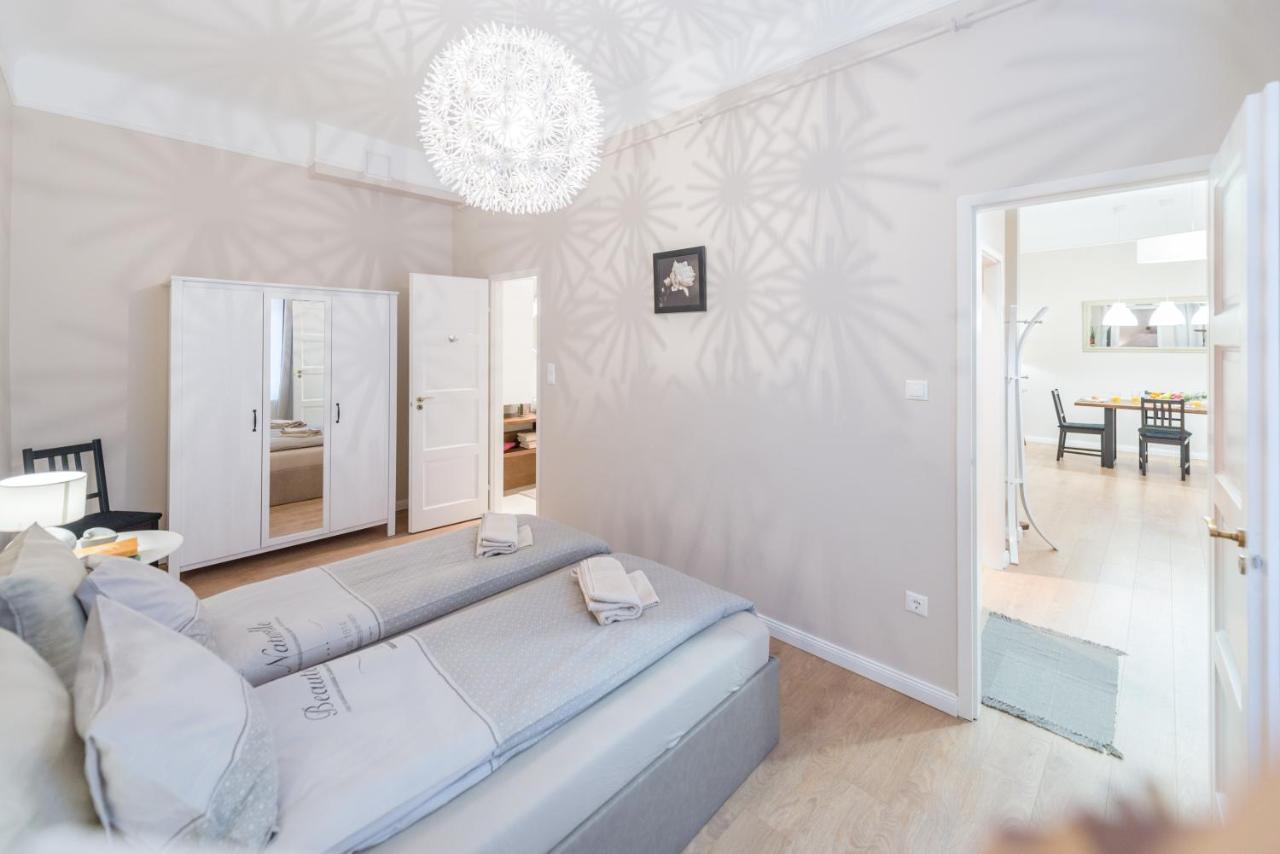 Downtown Heart 3 Bdr, 2 Bath, A/C Apartment Budapest Ngoại thất bức ảnh