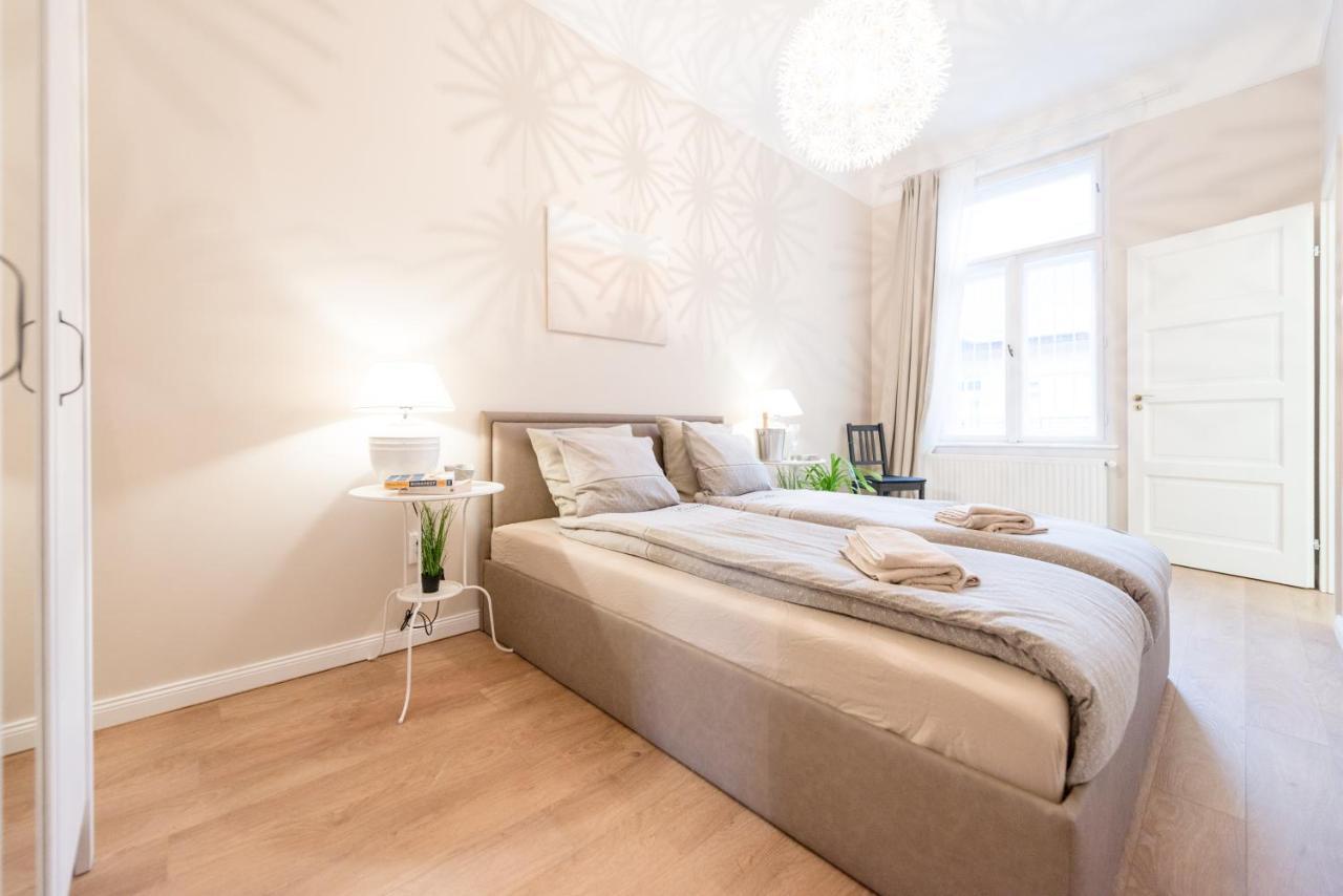 Downtown Heart 3 Bdr, 2 Bath, A/C Apartment Budapest Ngoại thất bức ảnh