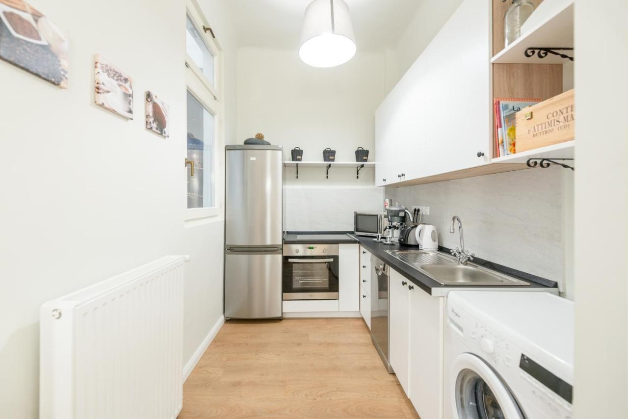 Downtown Heart 3 Bdr, 2 Bath, A/C Apartment Budapest Ngoại thất bức ảnh