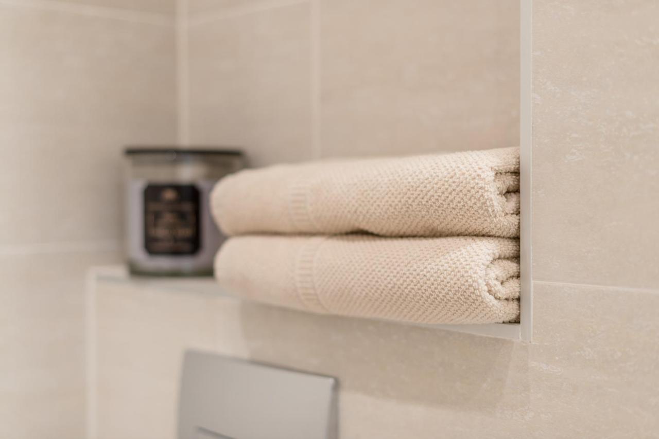 Downtown Heart 3 Bdr, 2 Bath, A/C Apartment Budapest Ngoại thất bức ảnh