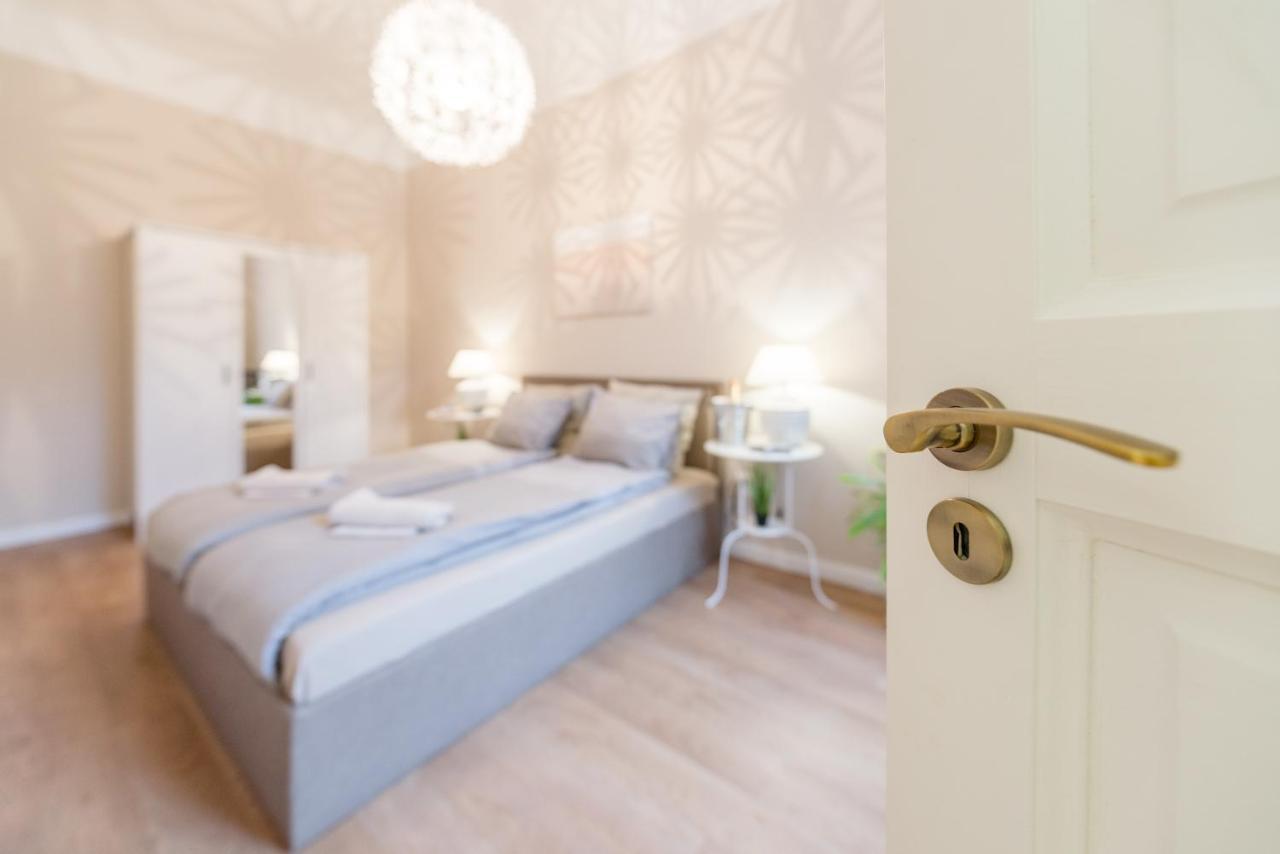 Downtown Heart 3 Bdr, 2 Bath, A/C Apartment Budapest Ngoại thất bức ảnh
